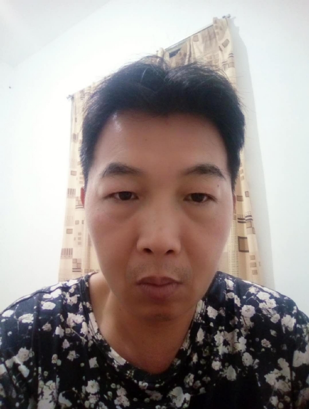 繁华哀伤的第一张照片--泉州征婚网